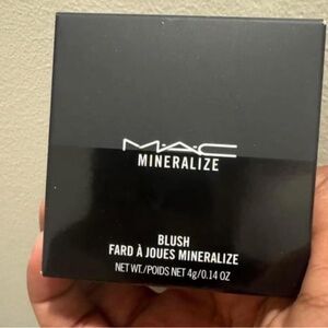BNIB MAC MINERALIZE BLUSH shade: humor me